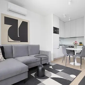 Domaniewska With Parking Mokotow By Renters Prestige Warszawa